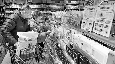 規(guī)范老年消費市場 銀發(fā)經濟興起, 適老 更要 護老